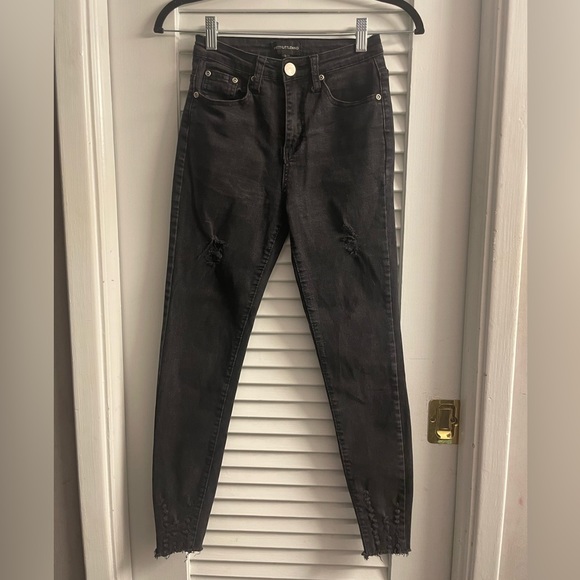 Pretty Little Thing PLT Blk Washed Distressed Cropped Skinny Jeans, Size 6 - Picture 9 of 14
